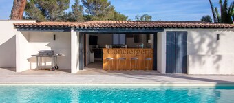 Villa Linda - with pool and close to the village