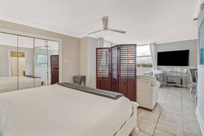 1 habitación, tabla de planchar con plancha, wifi gratis y ropa de cama 