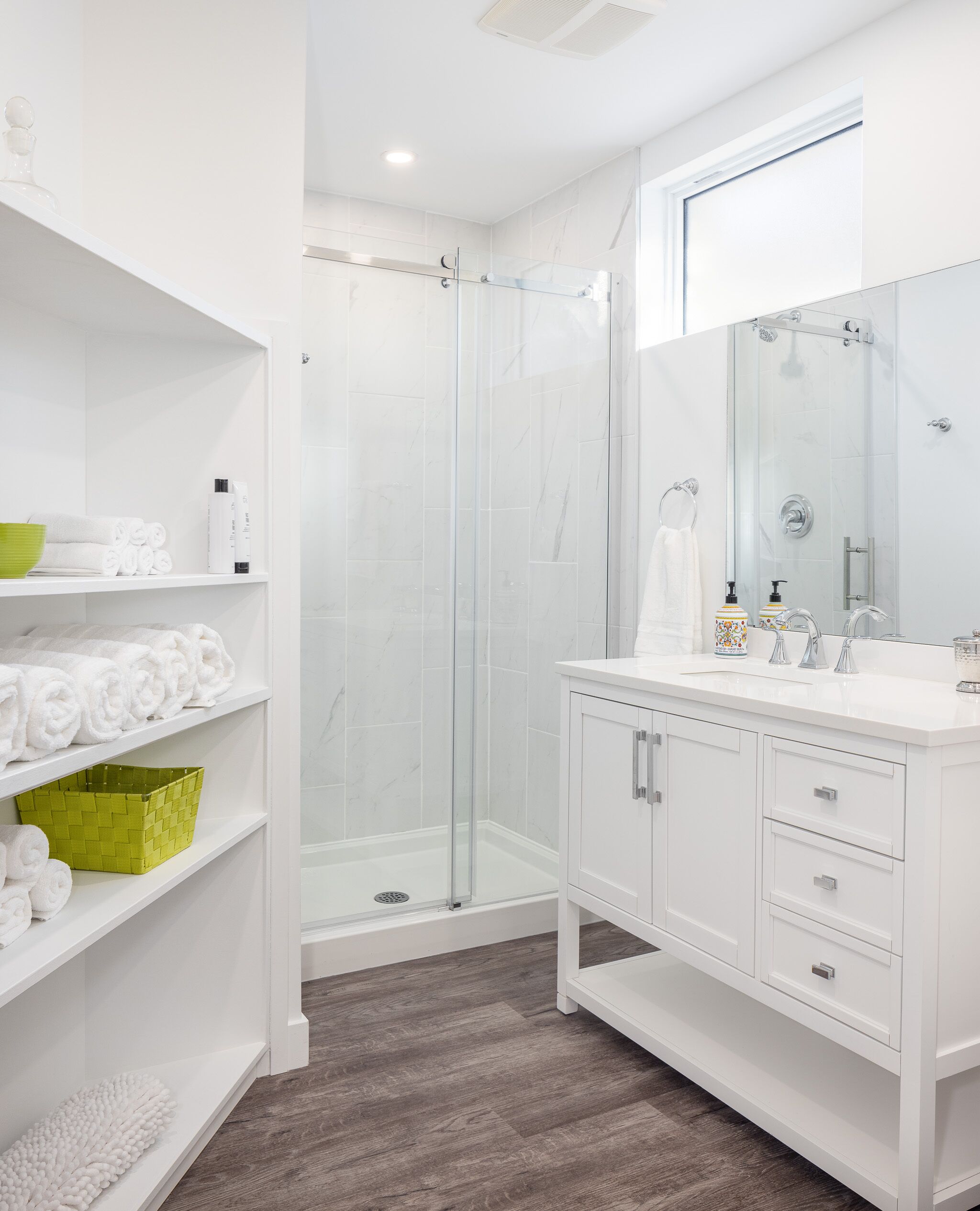 NEW 2Bed Modern Basement-Suite w/ Indoor Fireplace