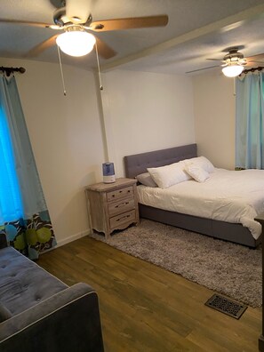 2 bedrooms, iron/ironing board, travel cot, free WiFi