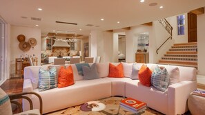 Smart TV, caminetto, studio