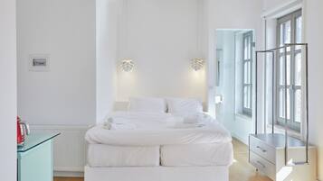 Executive Suite Balcony | Draps en coton égyptien, literie de qualité, couette en duvet, minibar