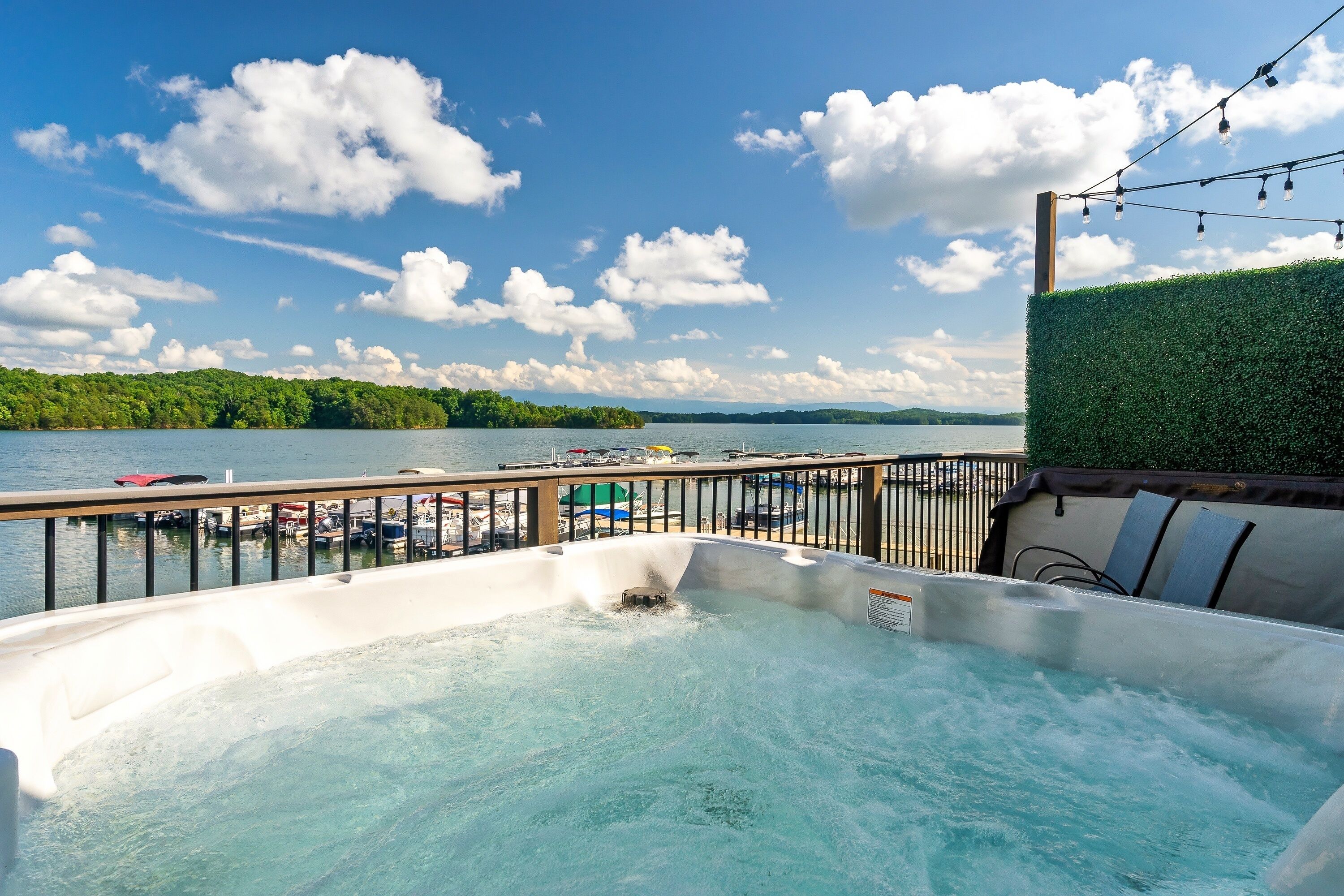 Lake Hair, Don't Care - Lake View / Mountain View / Fire Pit / Corn Hole / Hot Tub