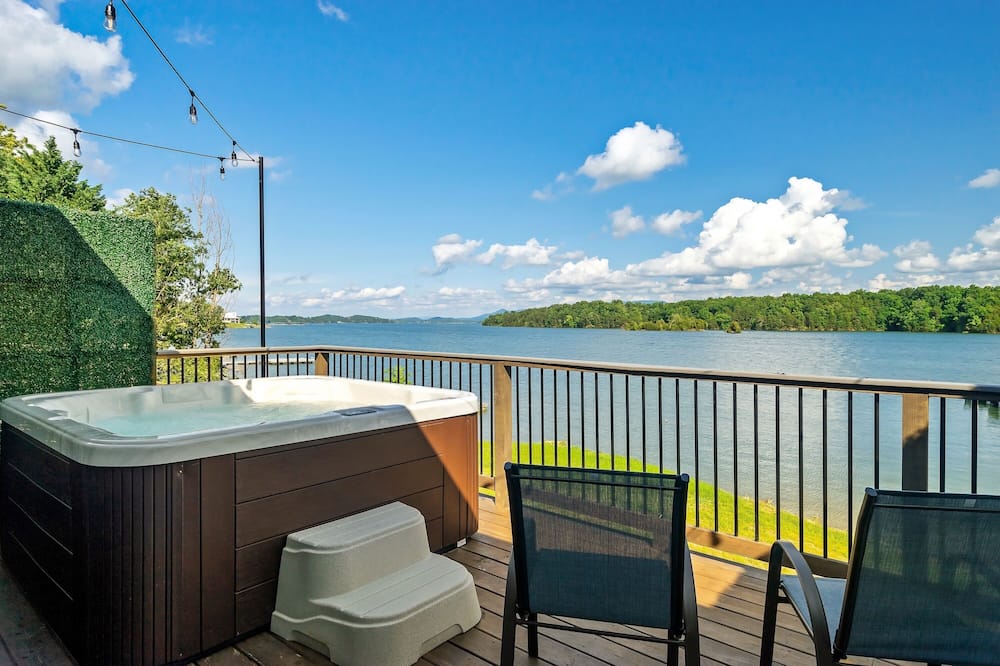 Lake My Day - Lake View / Mountain View / Fire Pit / Corn Hole / Hot Tub