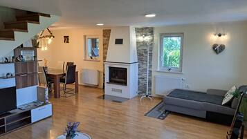 House | Living area | Flat-screen TV, fireplace