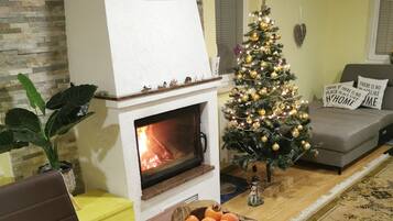 TV màn hình phẳng, lò sưởi