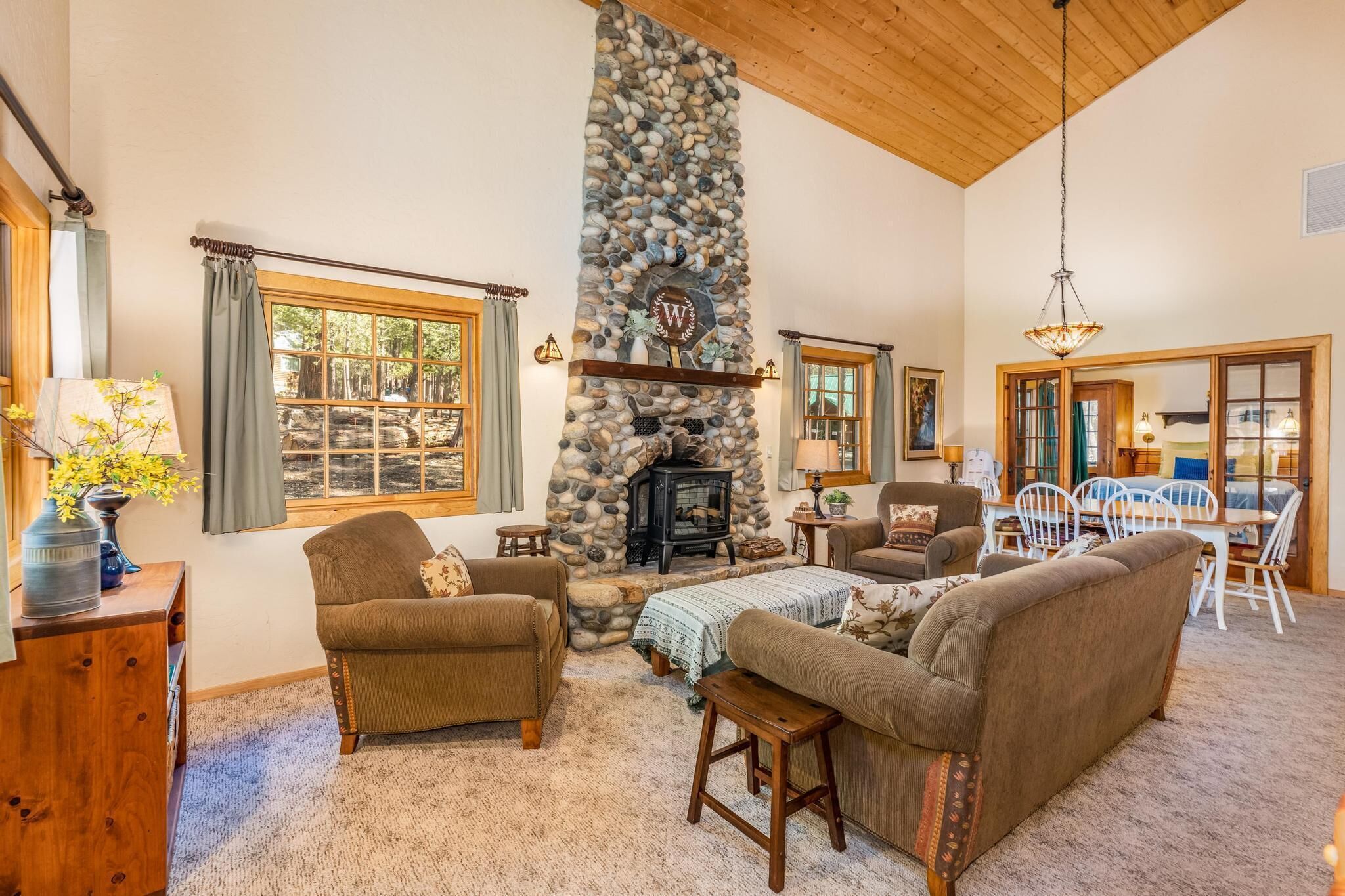 Een televisie en een dvd-speler