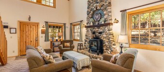 Place to Call Home - Cabin INSIDE Yosemite! - Dog Friendly!