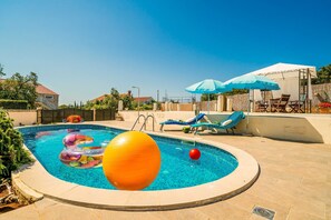 獨棟房屋 (Four Bedroom Holiday Home with Swimmi) | 外觀