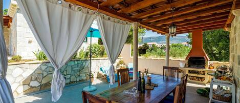 Maison (Four Bedroom Holiday Home with Swimmi) | Aire de pique-nique/barbecue