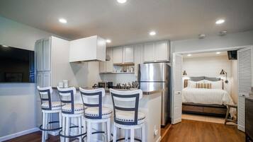 1 bedroom, iron/ironing board, internet, bed sheets