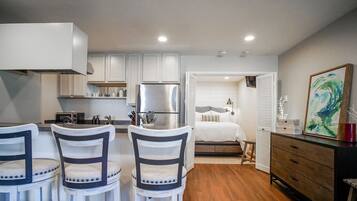 1 dormitorio, tabla de planchar con plancha, Internet y ropa de cama