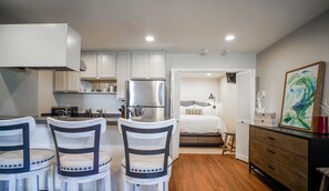 1 habitación, tabla de planchar con plancha, internet y ropa de cama 