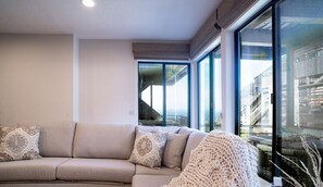 TV, ping pong - Ocean Harbor 130 - Monterey Condo - Surf Sounds (Monterey)