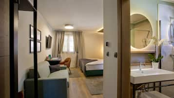 Superior Double Room | Desk, iron/ironing board, free WiFi, bed sheets