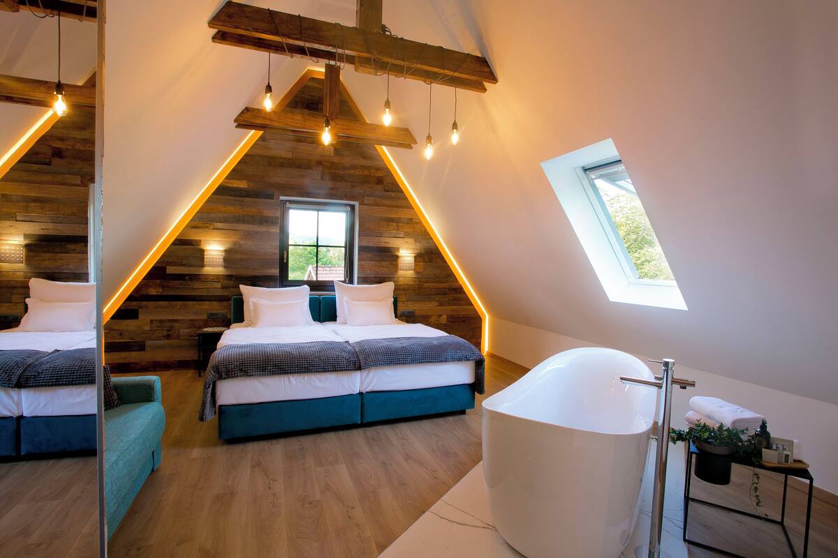 Quarto casal superluxo | 1 quarto, roupas de cama premium, edredons de pluma
