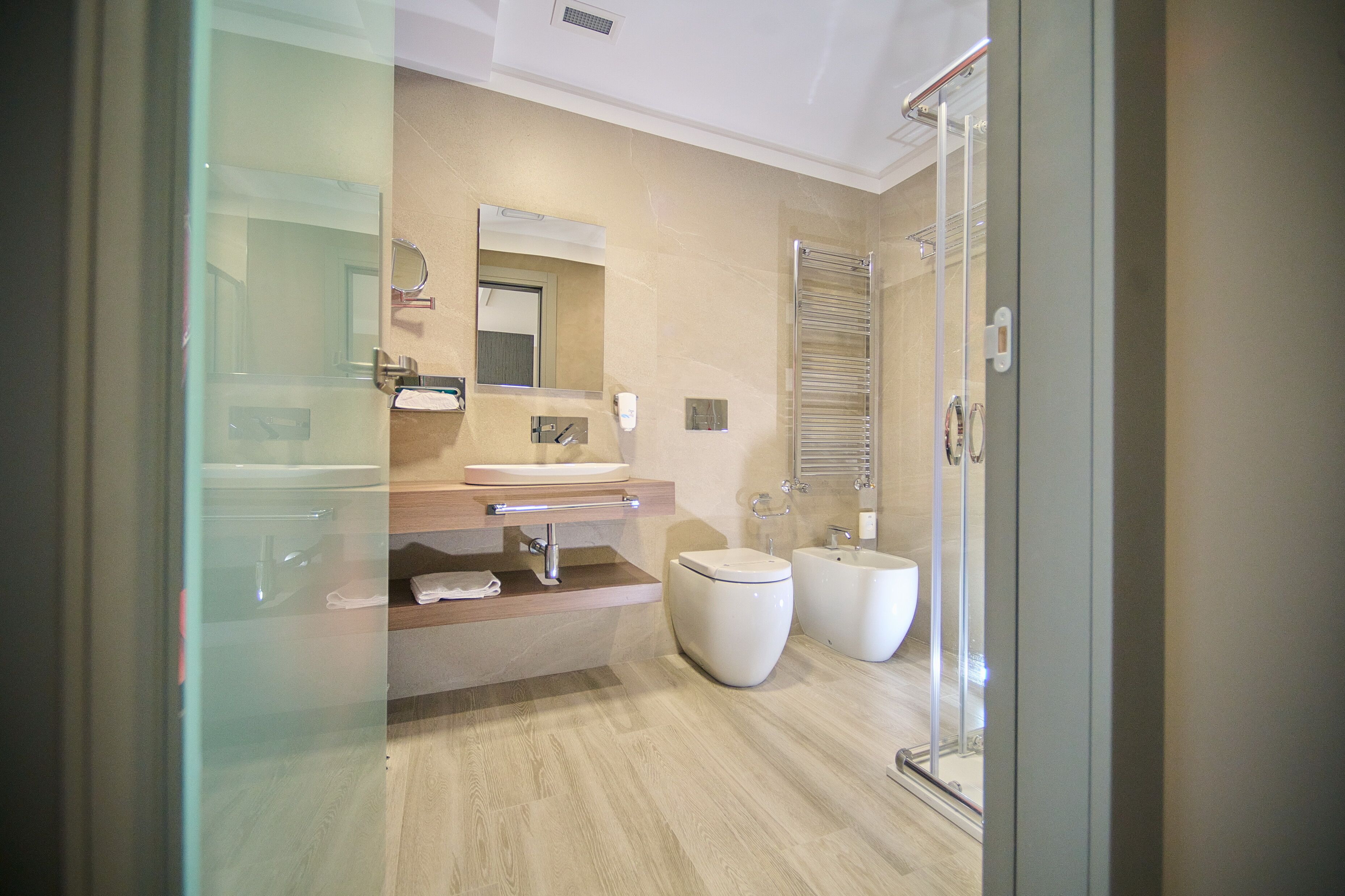Superior Room | Bathroom | Shower, rainfall showerhead, hair dryer, bidet