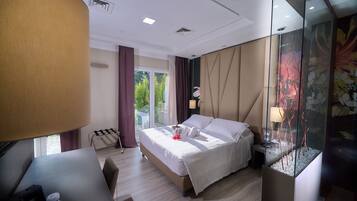 Deluxe Room | Premium bedding, down comforters, pillowtop beds, minibar