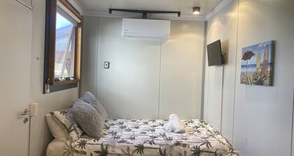 Beautiful little Studio, with an outdoor area- 5 minute walk to the Beach!