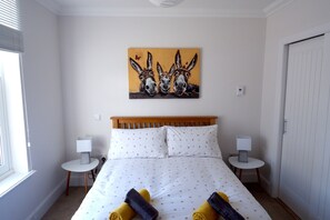 2 bedrooms, iron/ironing board, travel cot, free WiFi