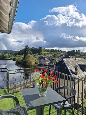 Family Quadruple Room | Desk, blackout drapes, free cribs/infant beds, free WiFi