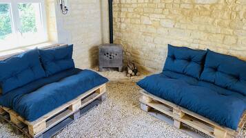 Fernseher, Kamin, Netflix, DVD-Player