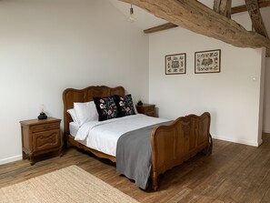 2 chambres, fer et planche à repasser, Wi-Fi gratuit, draps fournis