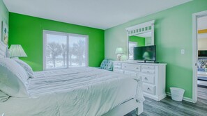2 bedrooms, iron/ironing board, WiFi, bed sheets - Updated Beach Front Property!!! (Destin)