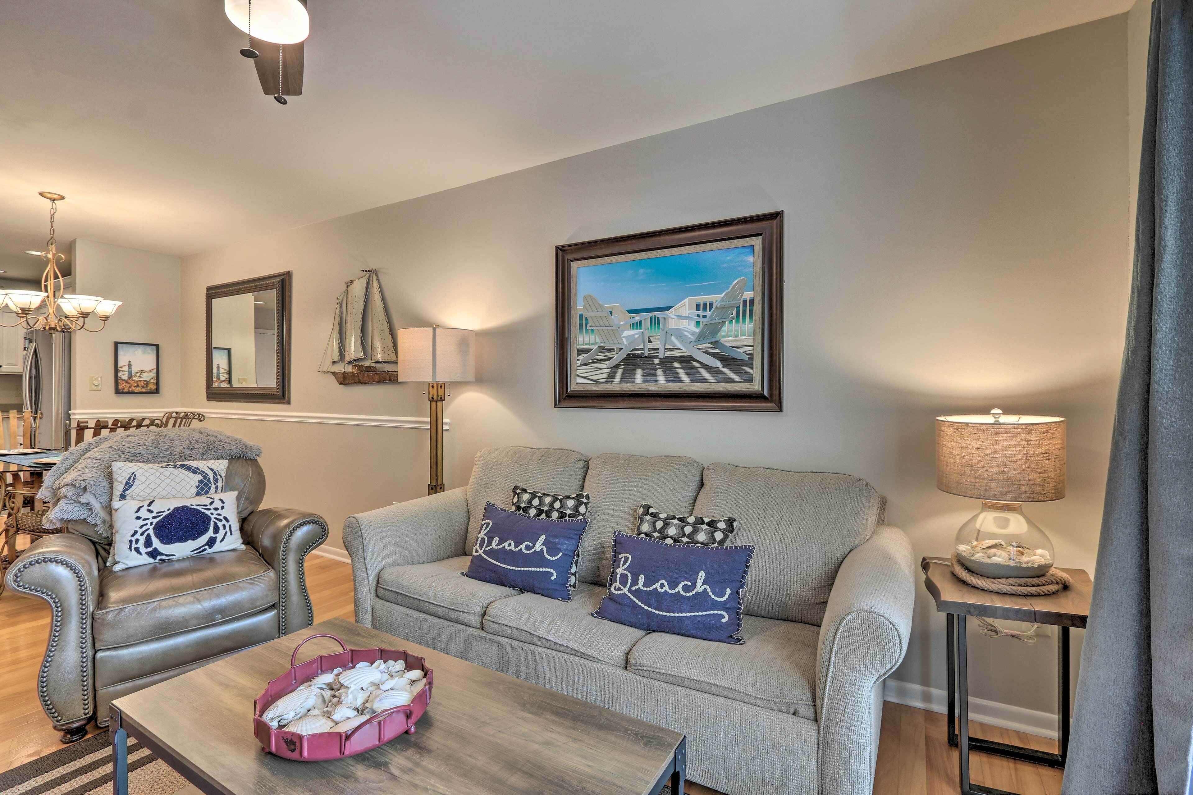 Island Escape w/ Pool at Folly Field Beach!