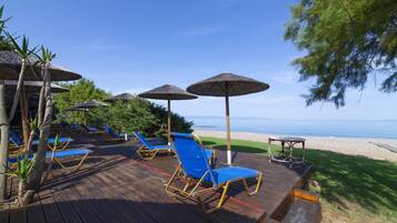 Family House, Multiple Bedrooms, Sea Facing (Analipsi Villas Beach Front 4) | Property grounds
