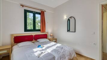 Family House, Multiple Bedrooms, Sea Facing (Analipsi Villas Beach Front 3) | 2 bedrooms, free WiFi, bed sheets