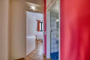 Family House, Multiple Bedrooms, Sea Facing (Analipsi Villas Beach Front 2) | Bathroom
