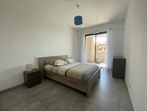 1 chambre, fer et planche à repasser, Wi-Fi gratuit, draps fournis