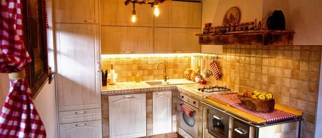 House | Private kitchen | Full-size fridge, oven, stovetop, coffee/tea maker