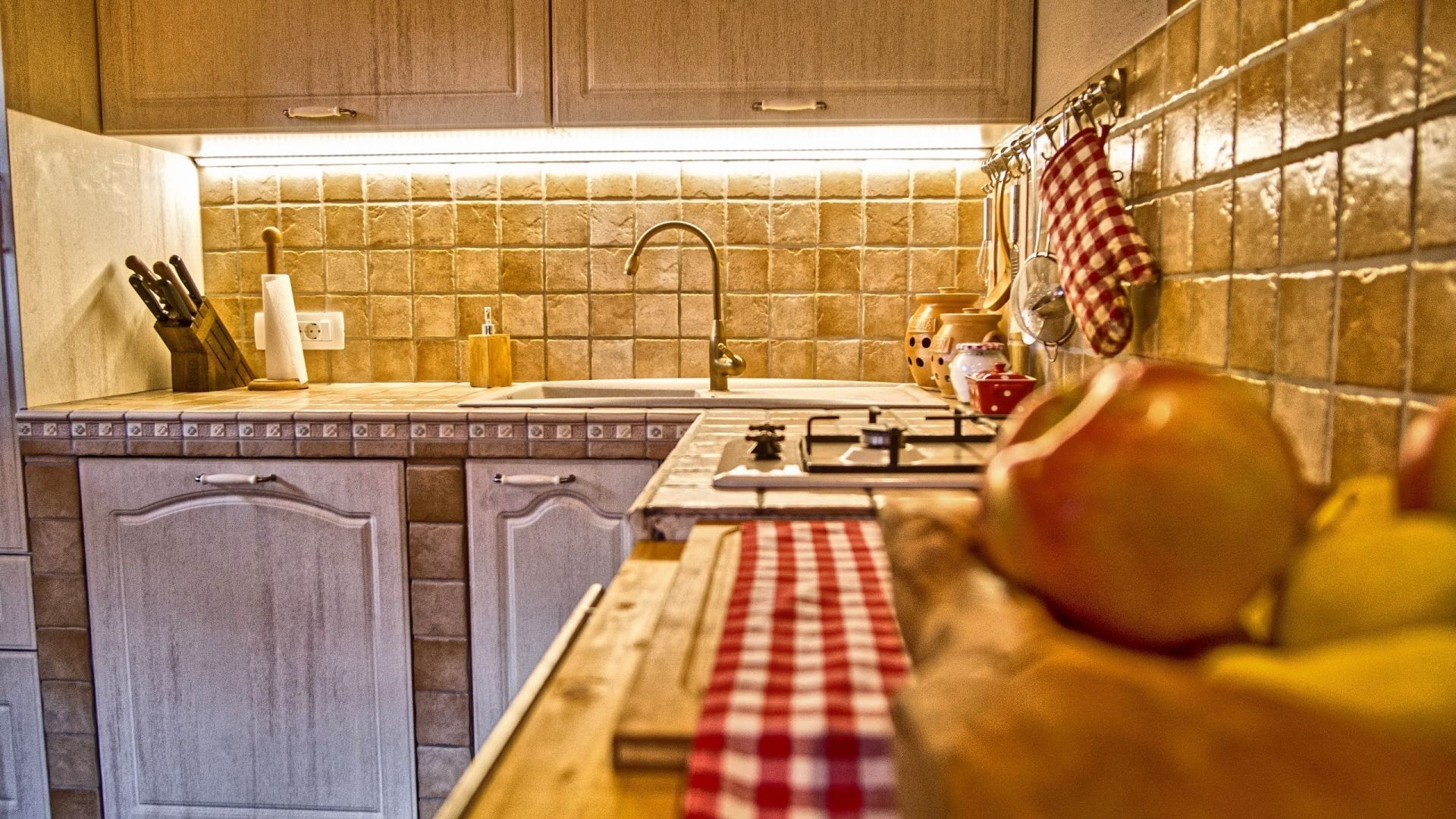 House | Private kitchen | Full-size fridge, oven, stovetop, coffee/tea maker