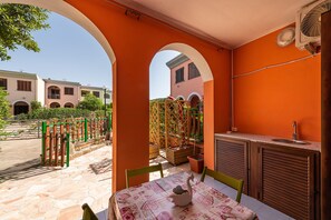 تناول الطعام بالخارج