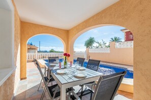 Outdoor dining - Villa 'Galicia' with Mountain View, Private Pool and Wi-Fi (Calpe)