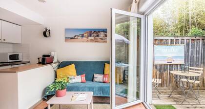 Apartment 'Les Canonniers' close to the Beach with Pool, Terrace & Balcony