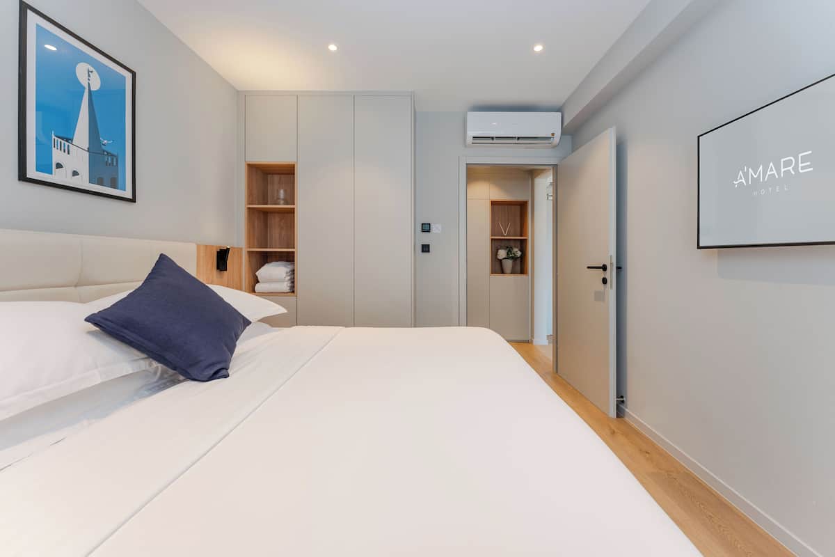 Deluxe Apartment | 1 bedroom, premium bedding, in-room safe, desk