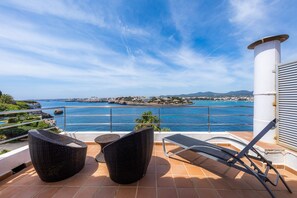 Terrace/patio - Holiday Home Es Niu with Sea View, Garden and Wi-Fi (Portocolom)