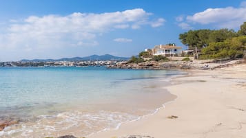 Una playa cerca