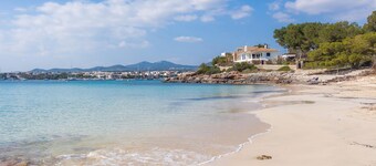 Holiday Home Es Niu with Sea View, Garden and Wi-Fi