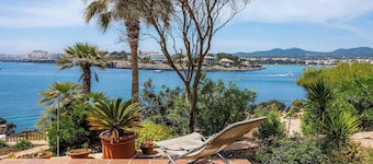 Holiday Home Casa Vacacional Es Niu with Sea View, Garden & Wi-Fi