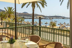 Outdoor dining - Holiday Apartment 'Daniela' next to the Beach with Sea View, A/C, Balcony & Wi-Fi (Pollenca)