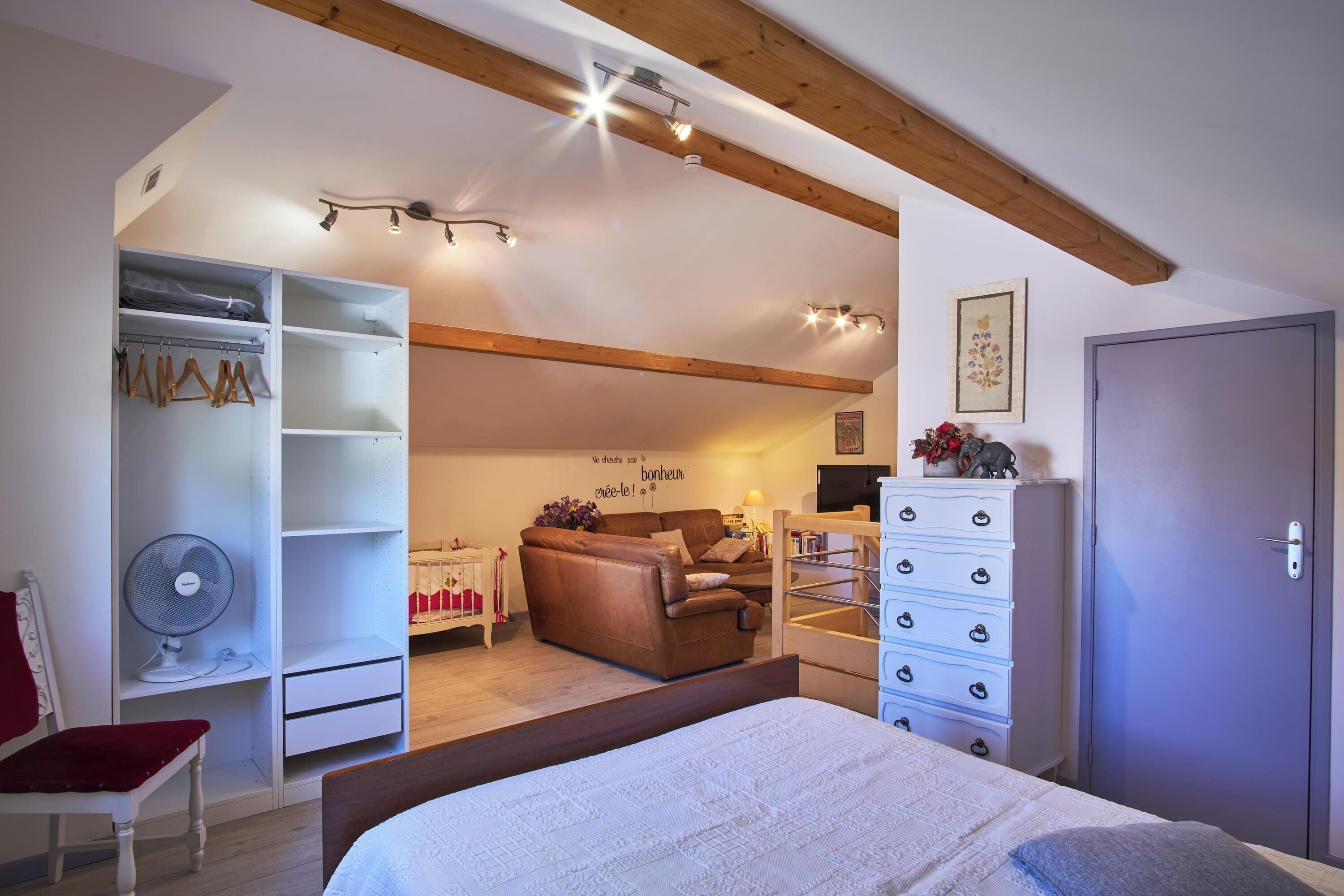 2 habitaciones, tabla de planchar con plancha y wifi gratis 