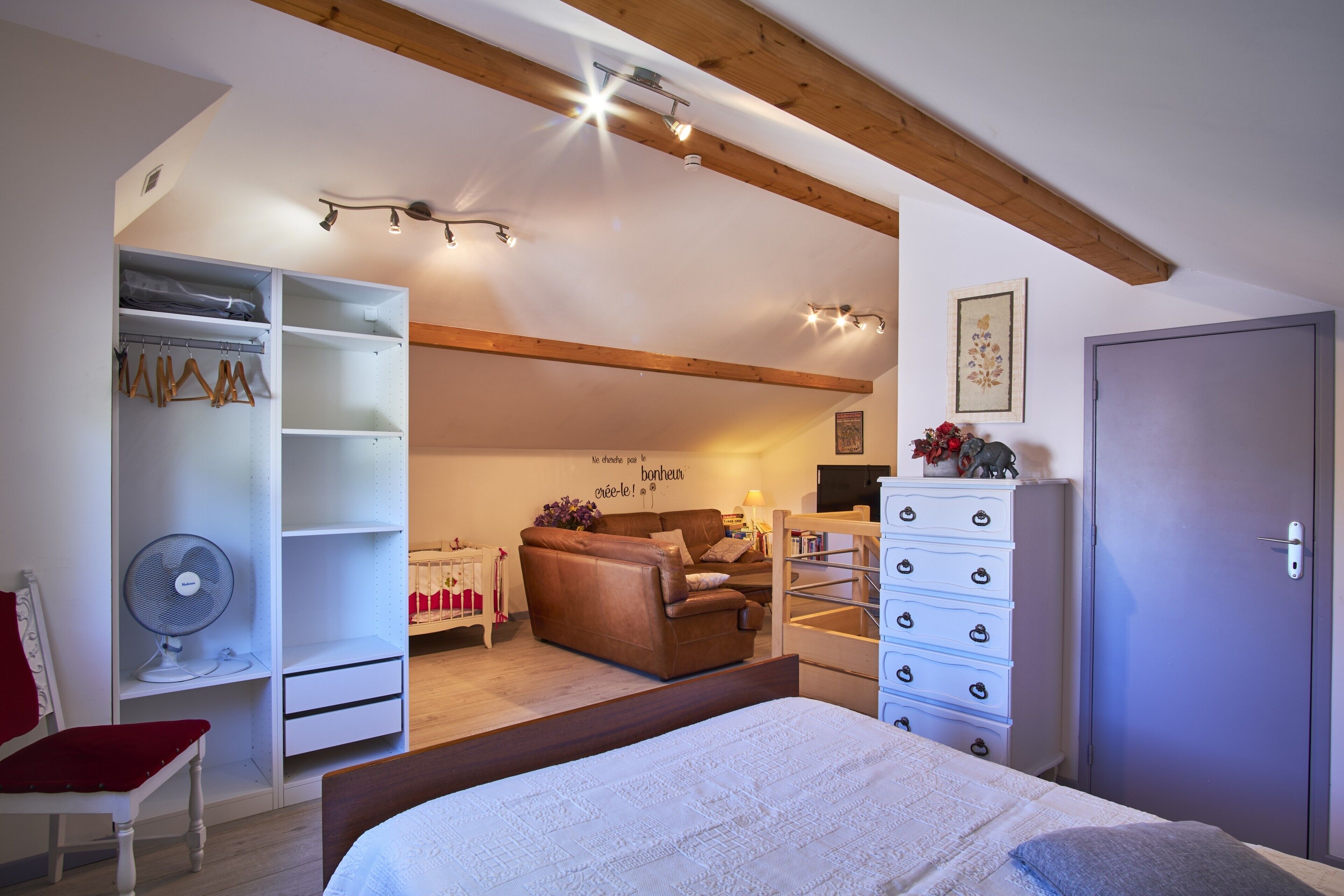 2 bedrooms, iron/ironing board, free WiFi, bed sheets