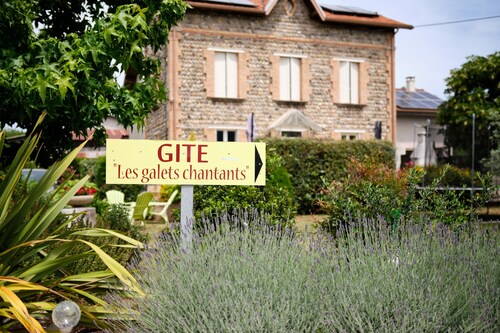 Holiday Home 'Gîte Les Galets Chantants' with Mountain View, Private Terrace and Wi-Fi