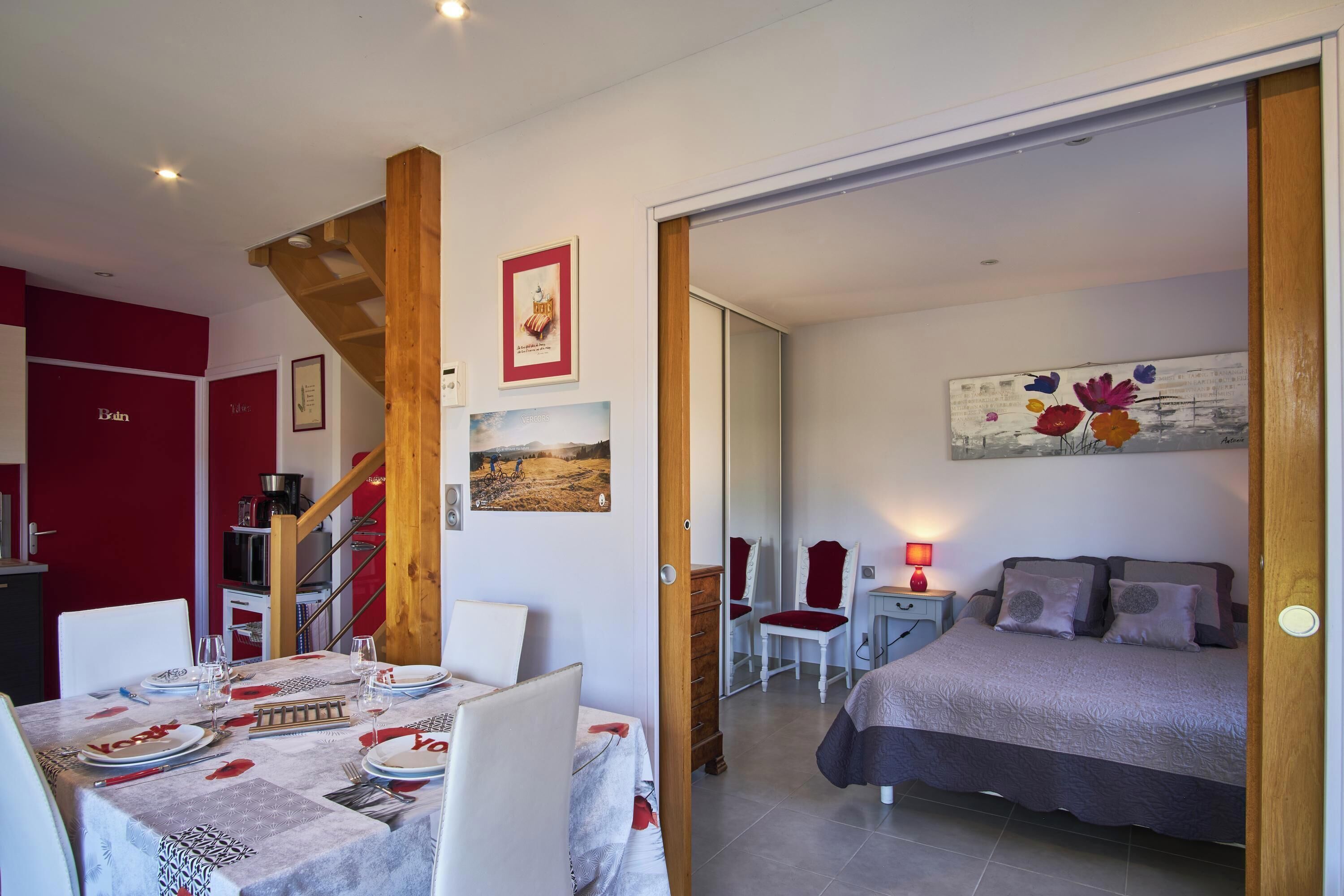 2 slaapkamers, een strijkplank/strijkijzer, gratis wifi, beddengoed