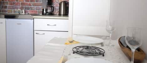 Apartment (One Bedroom Apartment with Terrace) | Private kitchen | Fridge