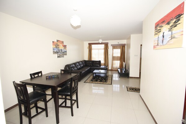 24-inch Smart TV with digital channels, TV - StayPlus Milimani Apartment Suite Nakuru (Nakuru)